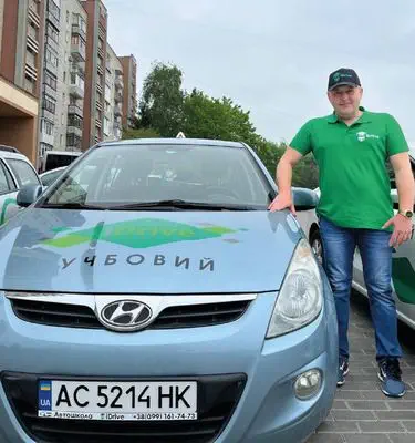 Віталій Володимирович, інструктор на механіці Автомобіль Hyundai Accent