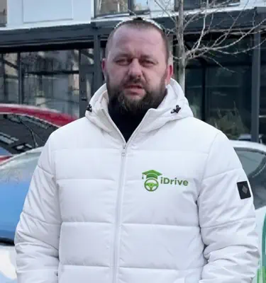 Сергій Петрович, інструктор на автоматі